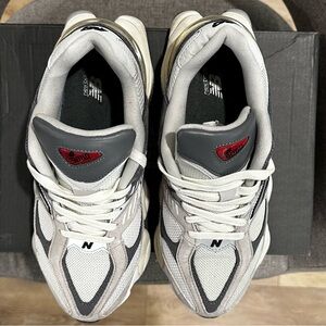 NEW BALANCE 9060 MENS SIZE 9